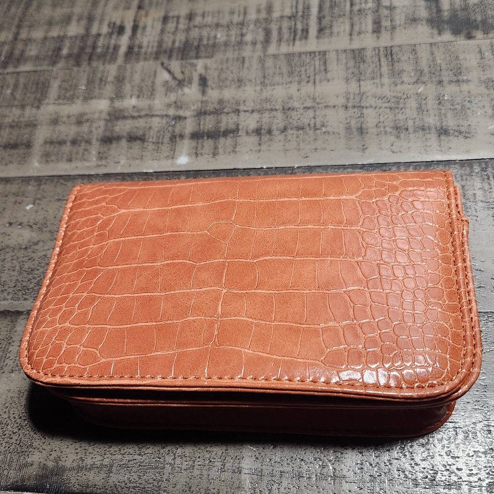 Elegant Tan Crocodile-Embossed Women's Clutch Waist  Bag